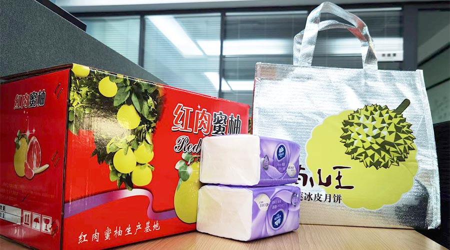 迎中秋 送關(guān)懷！金環(huán)電器給員工們派發(fā)中秋禮包